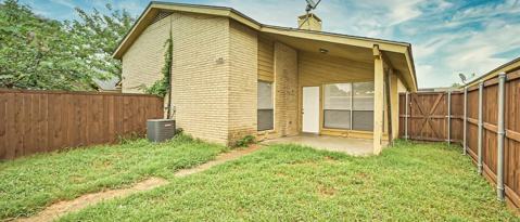 Building Photo - 2704 St George Pl