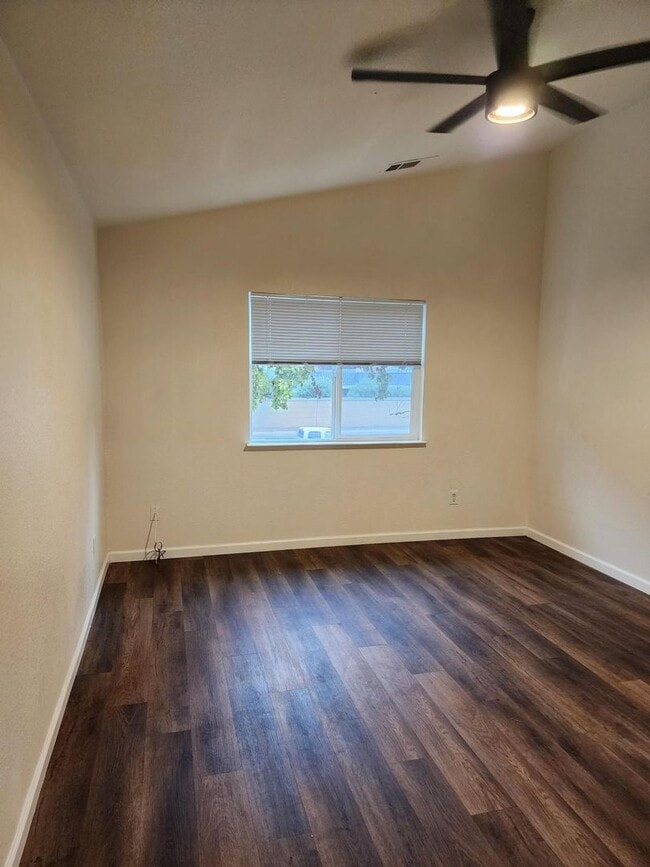 Building Photo - 1953-1955 Glen Ridge Dr