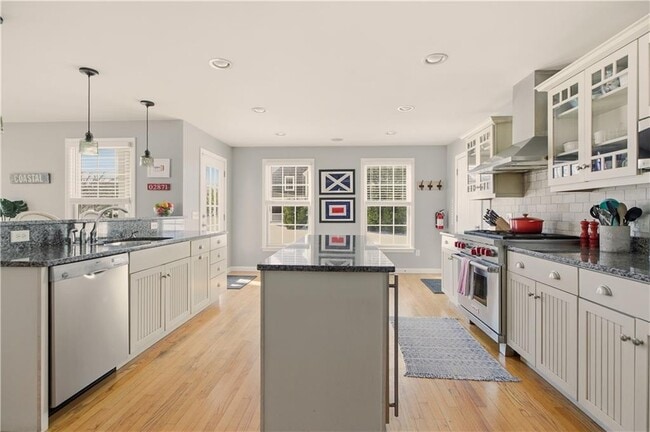 Building Photo - 105 Lilac Ln