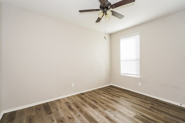 Building Photo - 368 Magma Dr