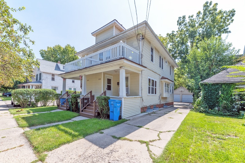 Building Photo - 321 W Lapeer St