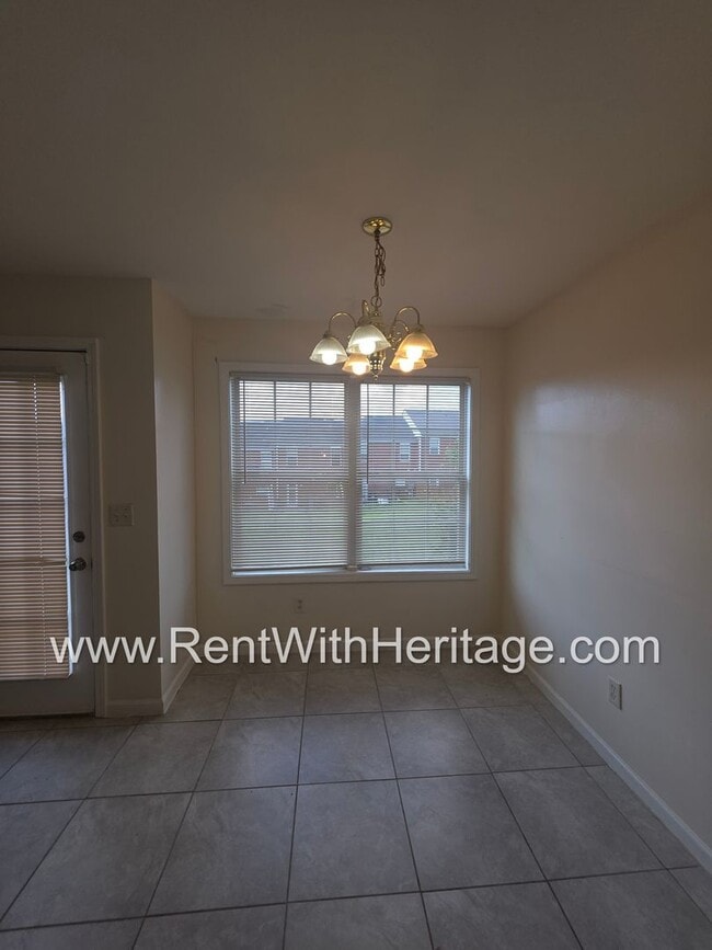 Building Photo - Fantastic 4bd/2.5ba Townhome/ Swim Tennis/ Great Location