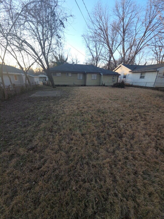 Building Photo - Charming 3-Bedroom Home in a Quiet St. Louis Neighborhood
