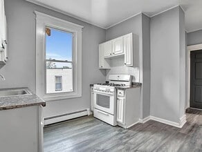 Building Photo - 49 Tichenor Terrace