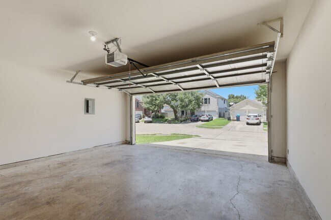 Building Photo - 17003 Analisa Cir
