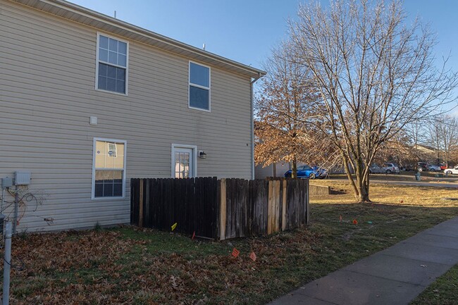 Building Photo - 1405-1407 Bodie Dr.