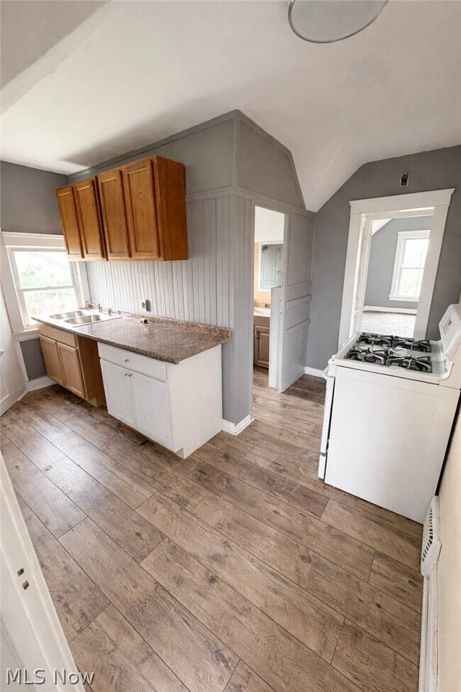 Building Photo - 13605 Gainsboro Ave