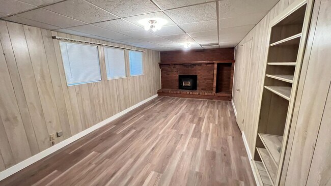 Building Photo - 1597 Navajo Dr