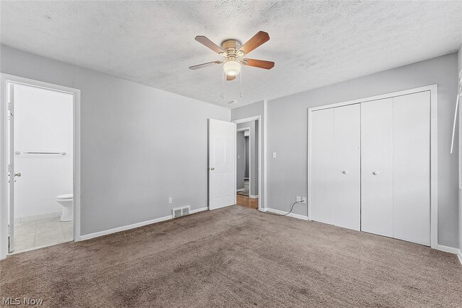 Building Photo - 473 E 222nd St