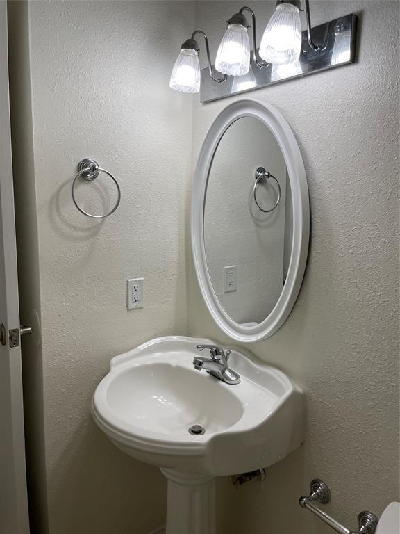 Building Photo - 21013 Highland Lake Dr