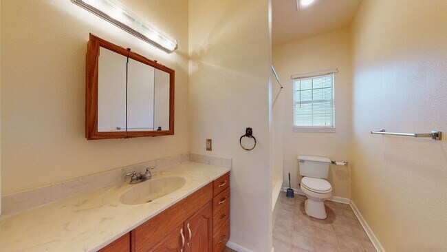 Building Photo - 1371 Nightingale
