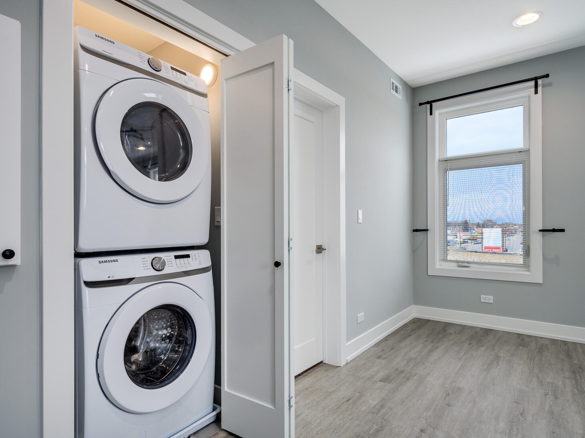 Building Photo - 5528 W Gettysburg St