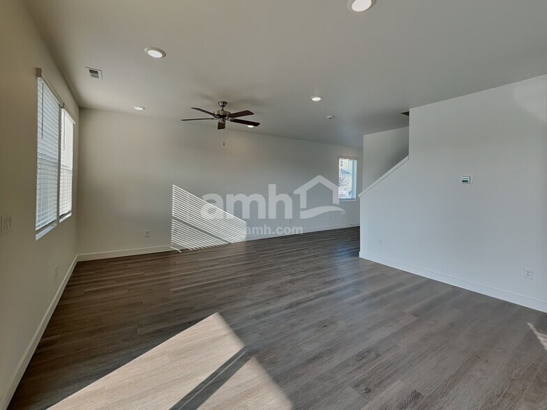 Building Photo - 4744 85th Dr NE