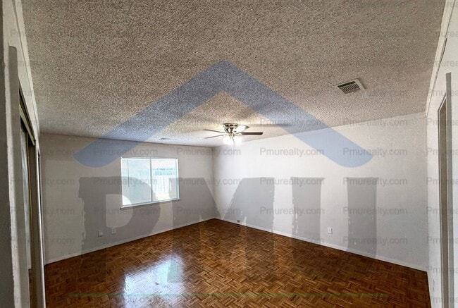 Building Photo - AVAILABLE NOW!!! Lovely 3/2/2 home in Gran...