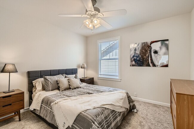 Building Photo - Furnished 4 Bedroom in Anthem Highlands