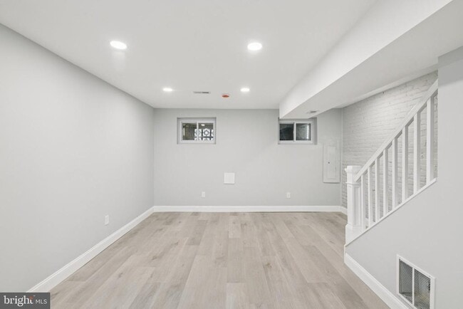 Building Photo - 729 Madison St NW