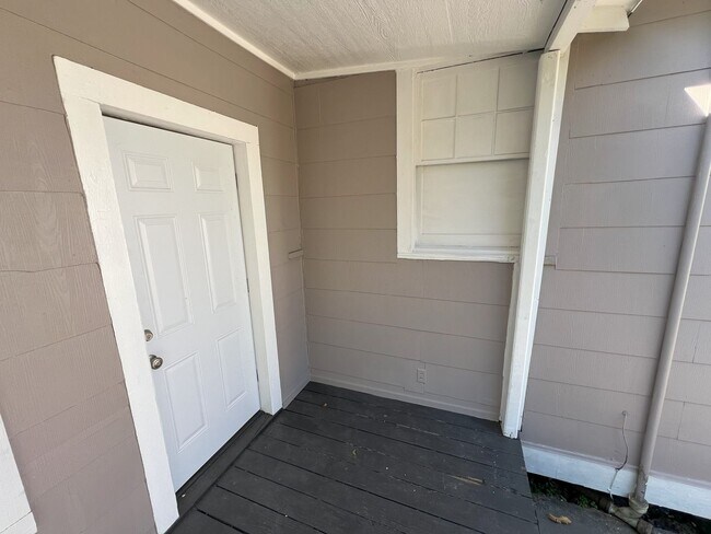 Building Photo - Charming 3-Bedroom Home Near Baton Rouge General Hospital!