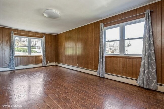 Building Photo - 126 Linden Ln