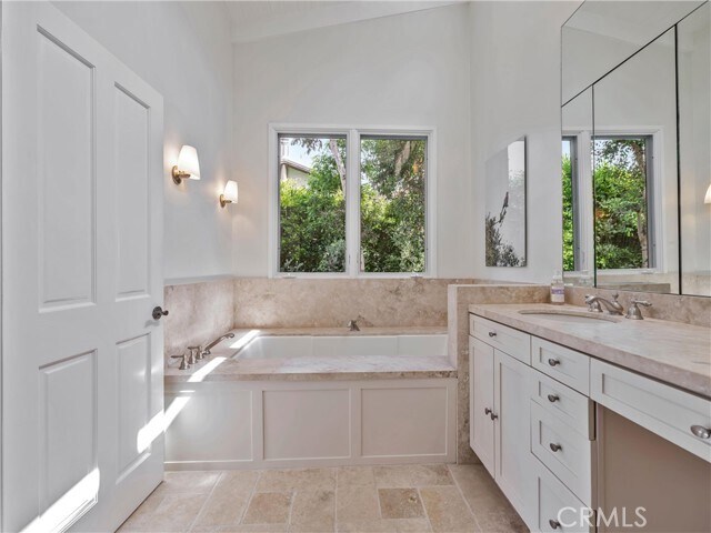 Building Photo - 3635 Serra Rd