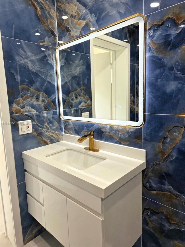 Building Photo - 5095 SW 73rd Ave