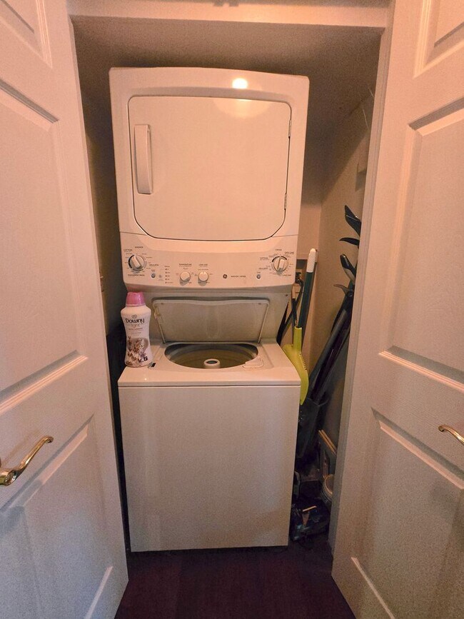 Building Photo - Rare opportunity in prestigious Hiram Square! First floor, condominium with 2-bedrooms & bonus ro...