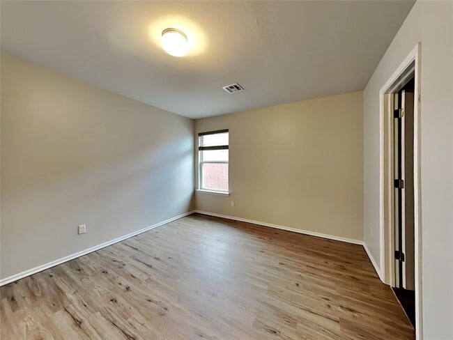 Building Photo - 4313 Windgate W Rd