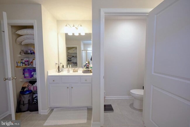 Building Photo - 65 Westmont Dr