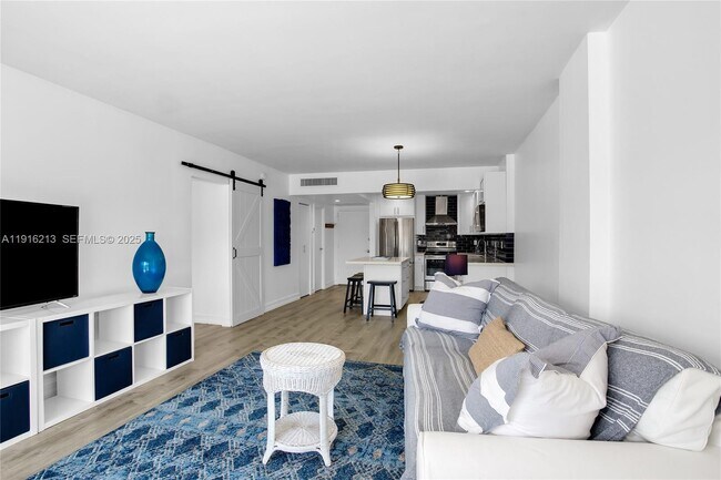 Building Photo - 100 Edgewater Dr