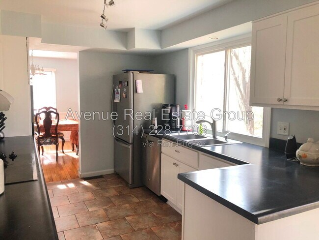 Building Photo - 733 Jares Ct
