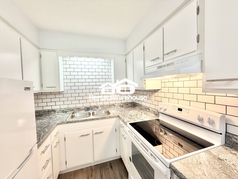 Building Photo - 211 S Green St