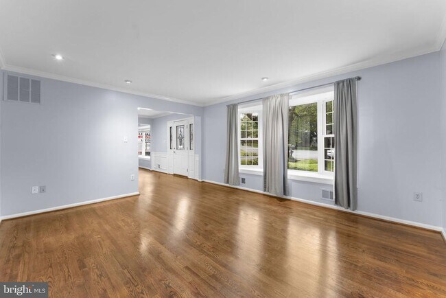 Building Photo - 901 Holly Creek Dr