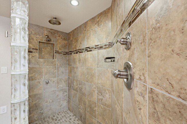 Building Photo - Pending/ Rented - Refined Desert Living in the Catalina Foothills