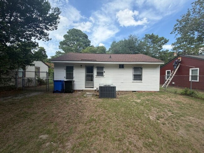 Building Photo - 5007 Higgins St