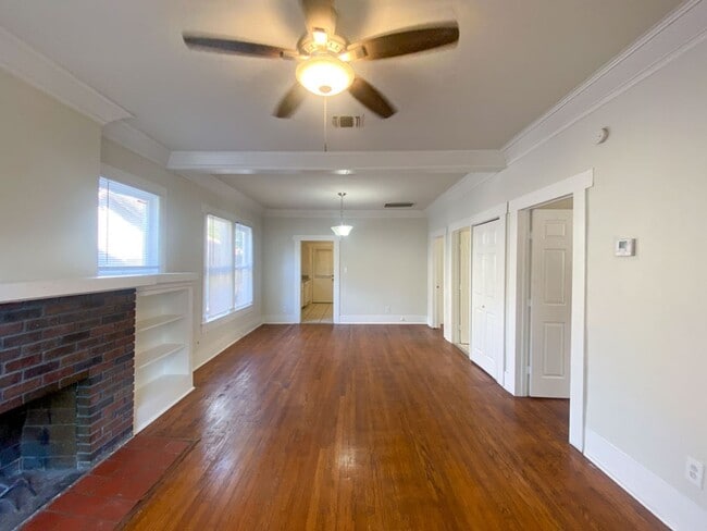 Building Photo - 2Bed/1Bath House for Rent! Available Now!