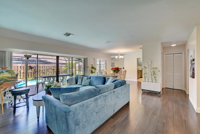 Building Photo - 6833 Bianchini Cir