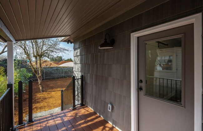 Building Photo - Charming Fully Renovated Home in the Heart of Southeast Portland