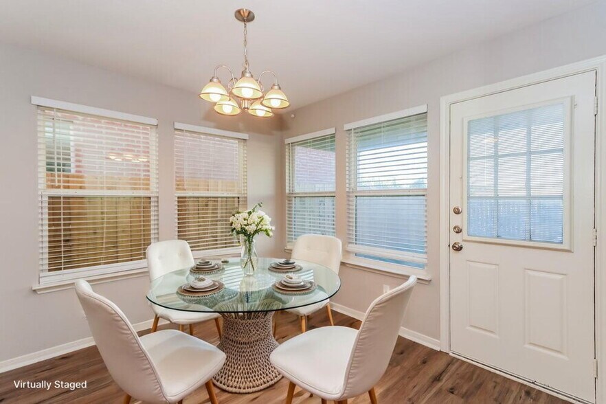 Building Photo - 2406 Glenholly Park Dr