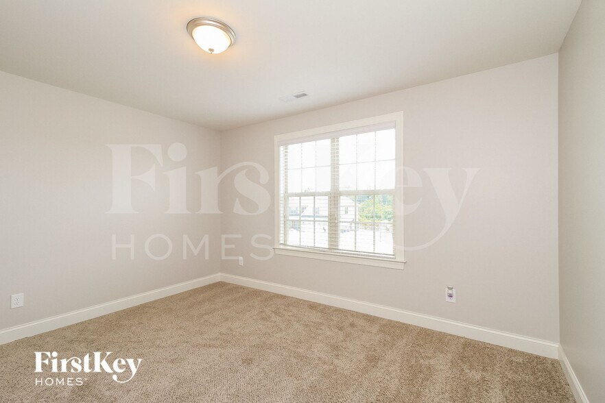 Building Photo - 127 Phoenix Ct