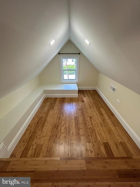 Building Photo - 5516 Greentree Rd