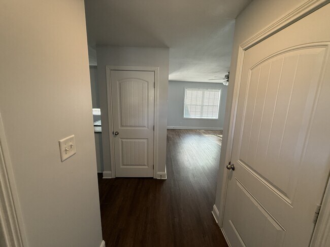 Building Photo - 203 Casting Ct