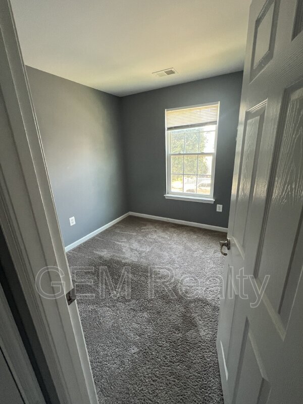 Building Photo - 7120 Azalea Dr