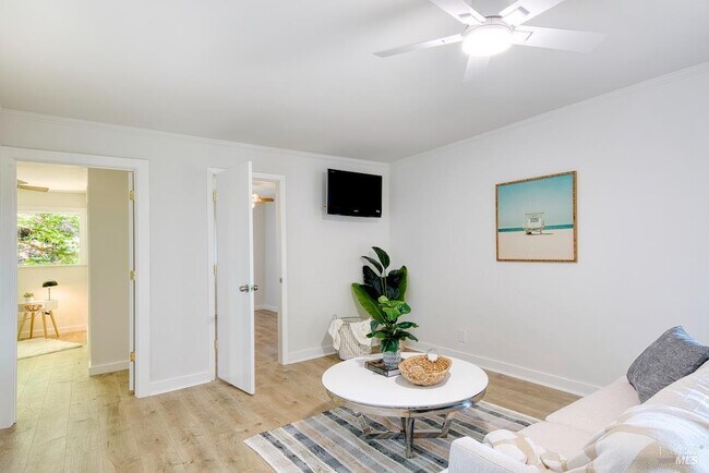 Building Photo - 76 Oak Springs Dr