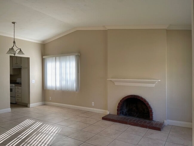 Building Photo - 3 BEDROOM 2 BATH HOUSE WITH 2 CAR GARAGE $...