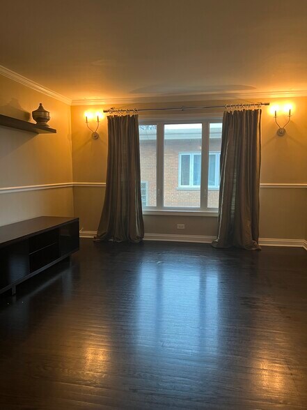 Building Photo - 9121 Niles Center Rd