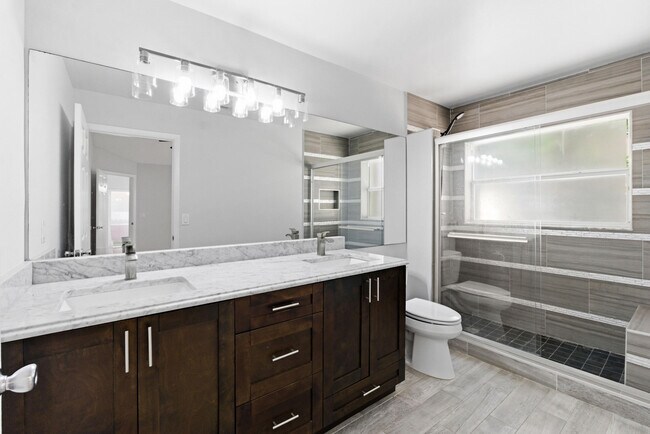 Building Photo - 10781 Cypress Lake Terrace
