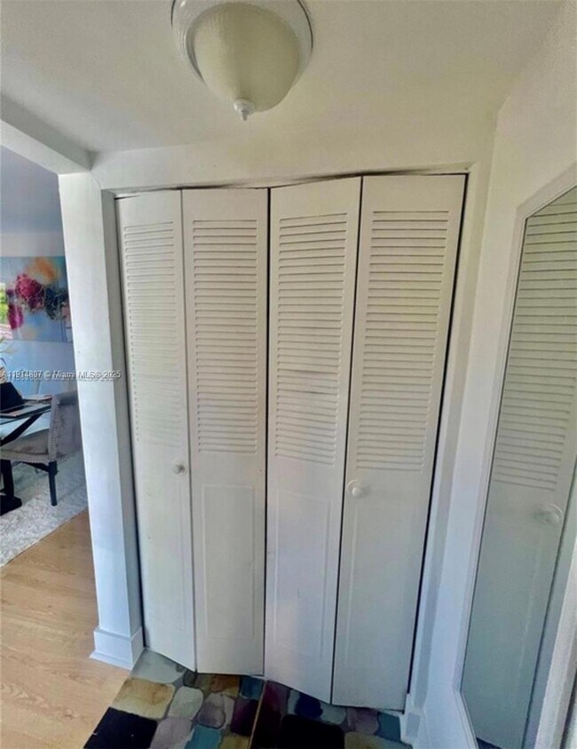 Building Photo - 3520 SW 25th St