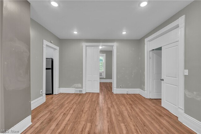 Building Photo - 3900 W 33rd St