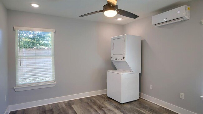 Building Photo - 2101 Benwick Cir