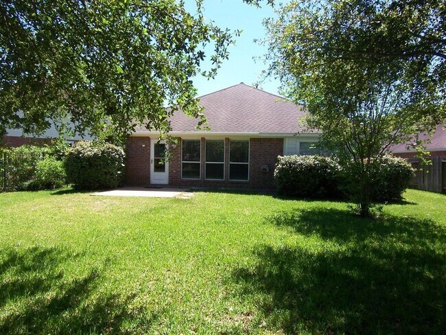 Building Photo - 25910 N Lakefair Dr