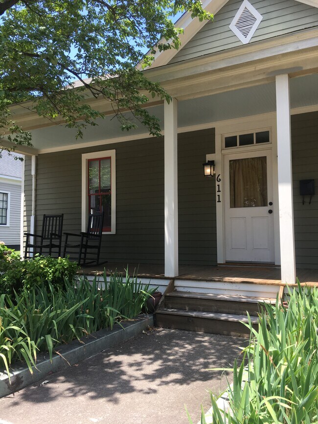 Building Photo - 611 E Martin St